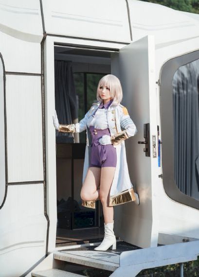 帮女孩子换衣服的搞笑视频_在线播放-手机免费播放动漫