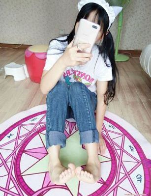 我脱了校花白丝内裤摸她下面_蓝光免费在线观看