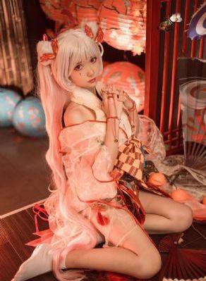 热门搞笑视频_十万网红美女美酱
